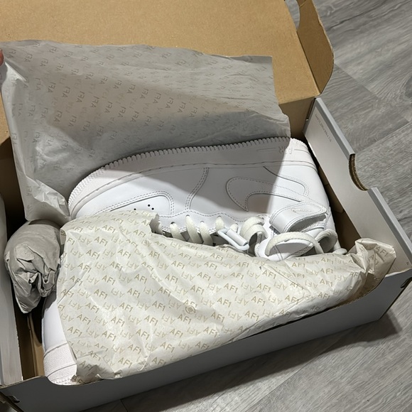 Nike Air Force 1 Mids NWT - Picture 2 of 3